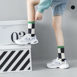 男女士綠色系列型格學院風中筒襪 010