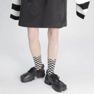 情侶潮流純棉格仔中筒襪 001