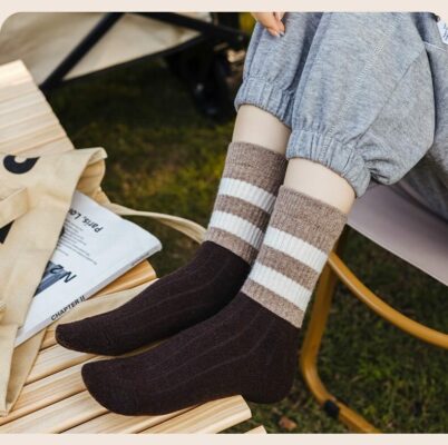 男女士秋冬季加厚保暖學院風中筒羊毛襪